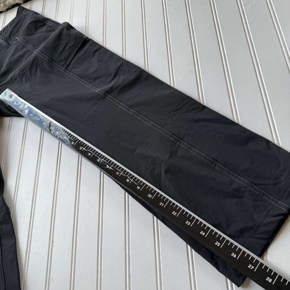 Kuhl Black size 4P Destroyr cargo pant and zippered pockets Size 4P - Picture 9 of 12